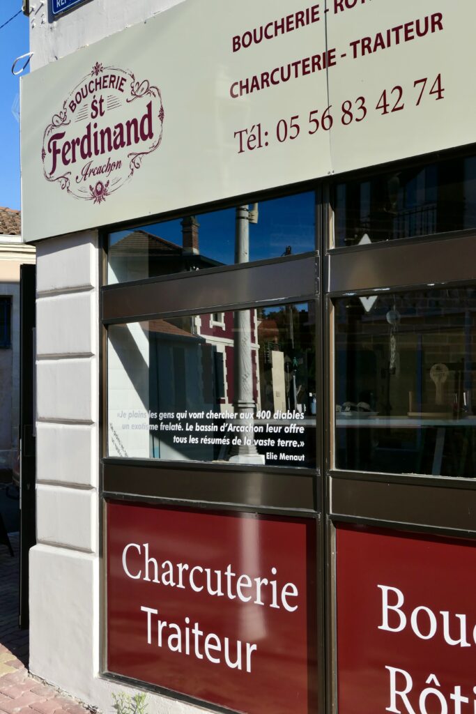 Façade de la boucherie Saint-Ferdinand à Arcachon.