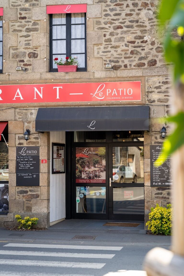 Devanture du restaurant Le Patio à Évran.