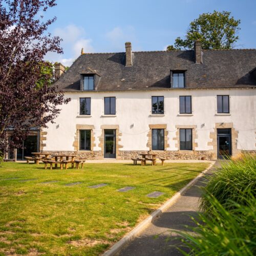 Vue extérieure élégante du Manoir de la Forme à Plumaugat.