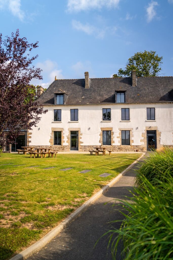 Vue extérieure élégante du Manoir de la Forme à Plumaugat.