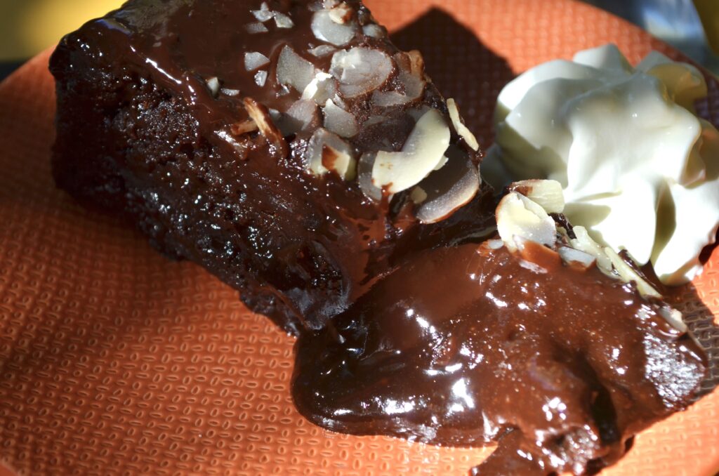 Fondant au chocolat ganache fève de tonka du restaurant Les Filles à Maman à Pernes-les-Fontaines