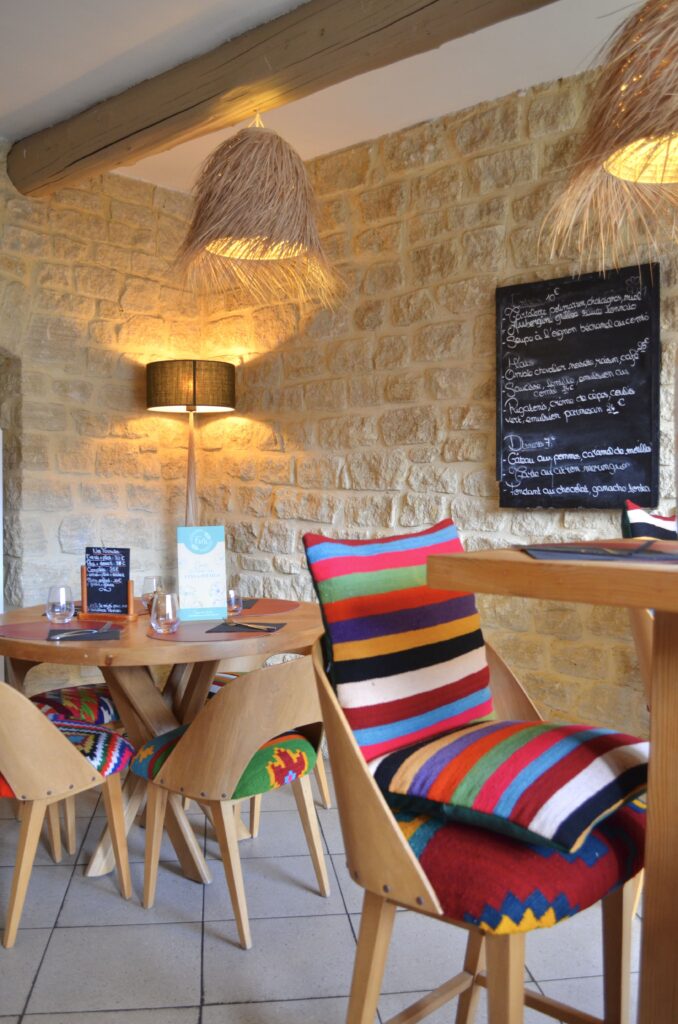 L'intérieur du restaurant Les Filles à Maman à Pernes-les-Fontaines