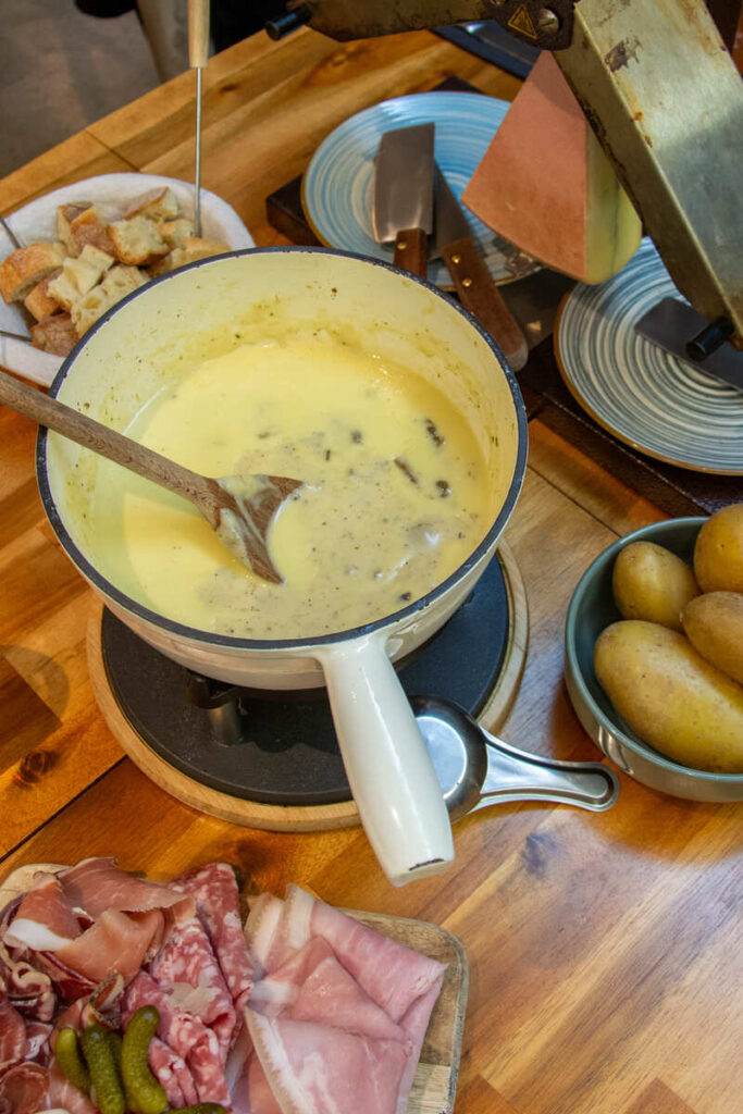 Une fondue savoyarde du restaurant La Petite Meule à Limoges