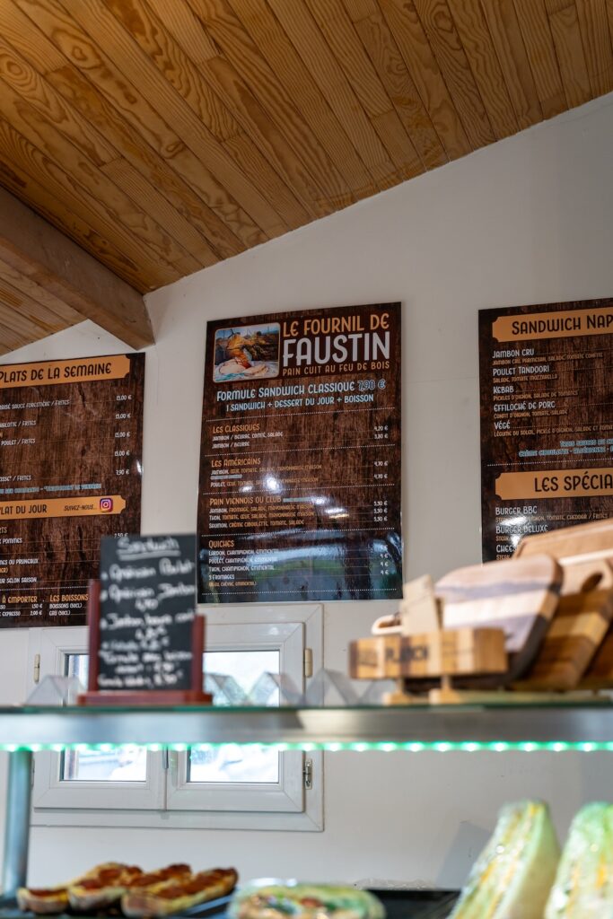 L'accueil de la boulangerie Le Fournil de Faustin, à Saint-Lunaire