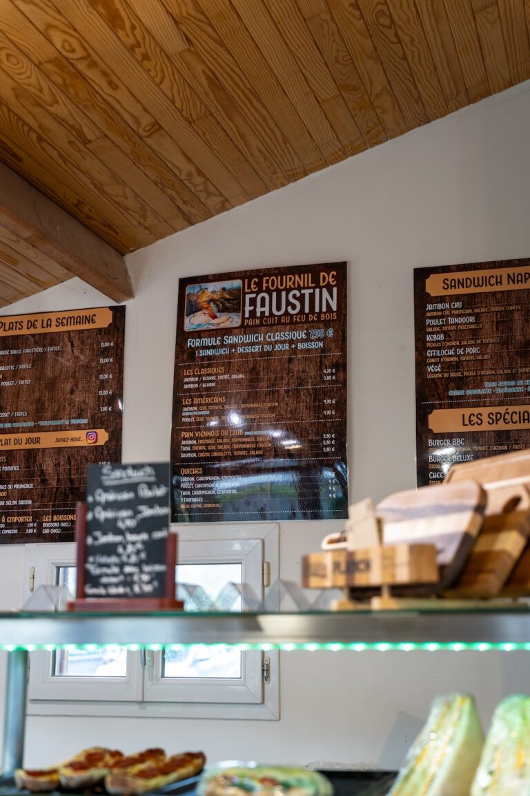 L'accueil de la boulangerie Le Fournil de Faustin, à Saint-Lunaire