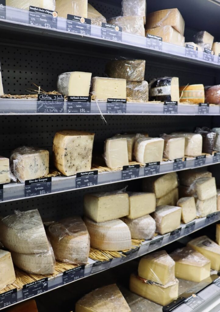 Fromages variés à la part pour compléter vos plateaux chez Fromages et Terroirs à Saint-Malo.