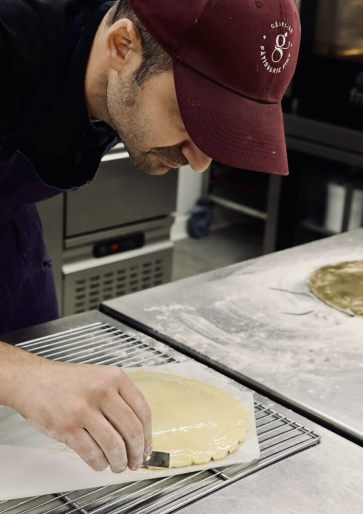 Galettes des rois artisanales réalisées avec savoir-faire chez Gatelier à Saint-Malo.