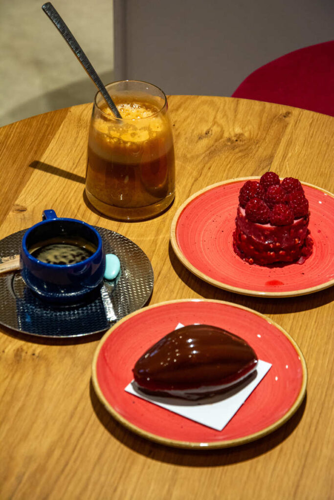 Les pâtisseries accompagnées des boissons de la pâtisserie Faure à Saint-Junien à 20 minutes de Limoges