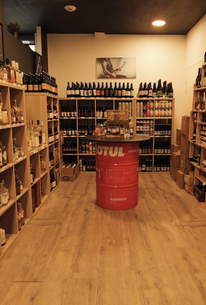 interieur du coffee shop strati caffè à quimper