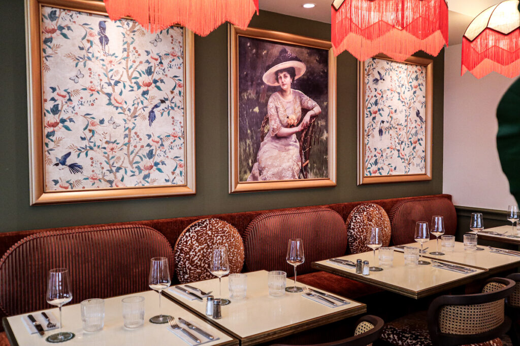 Le portrait d'Henriette à Cabourg