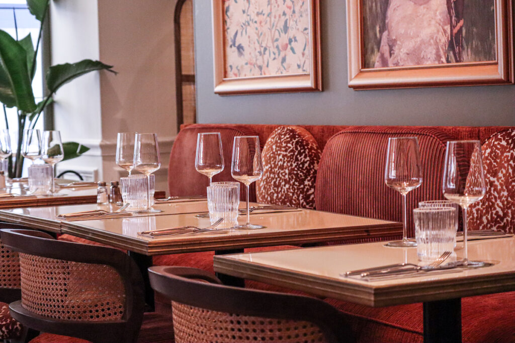 Les tables d'Henriette à Cabourg