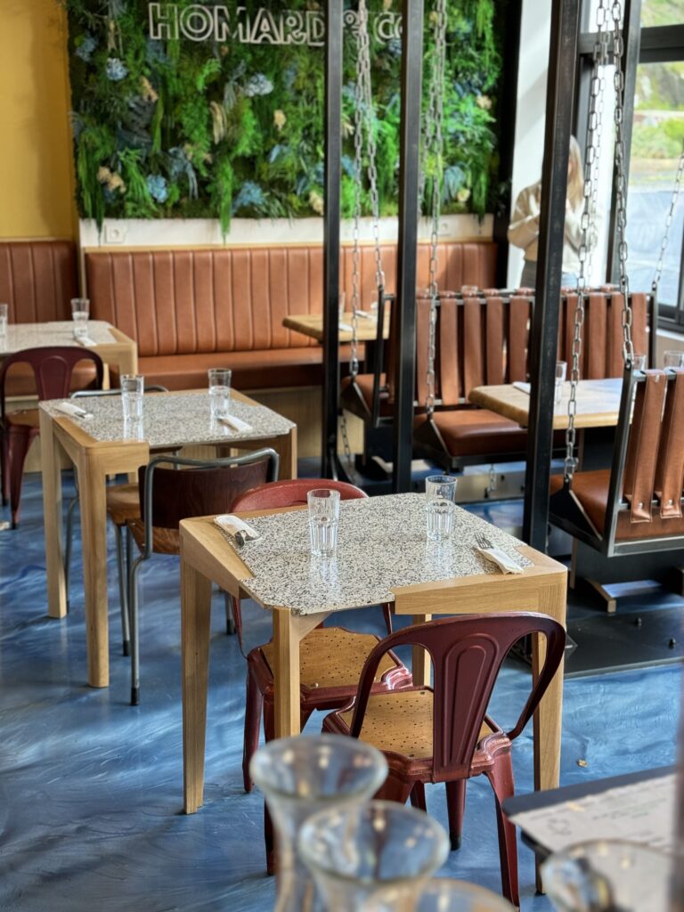 La salle au restaurant Homard & Co à Brest