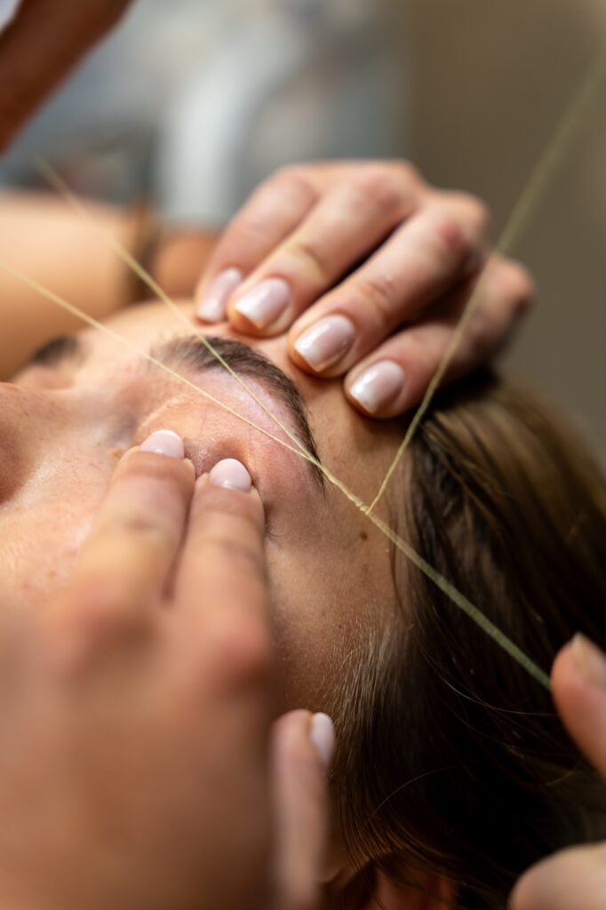 Un entretien des sourcils chez L'Instant By Claire à Saint-Malo