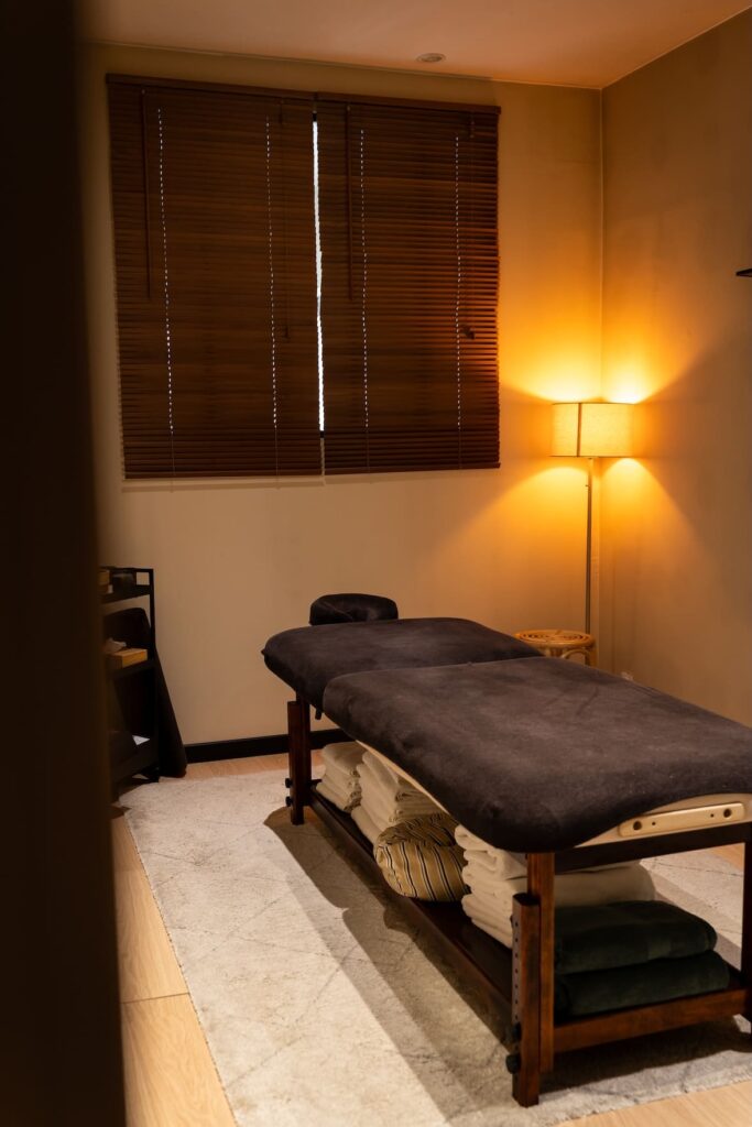 La table de massage de l'Institut Lacroix à Saint-Malo