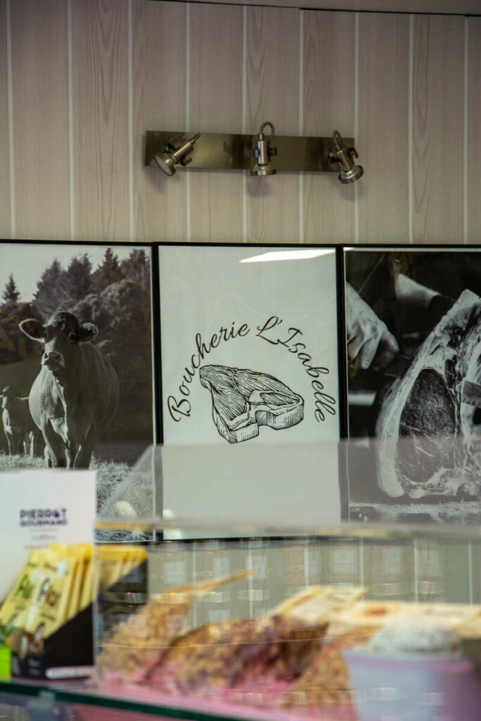 Intérieur de la boucherie L'Isabelle à Isle