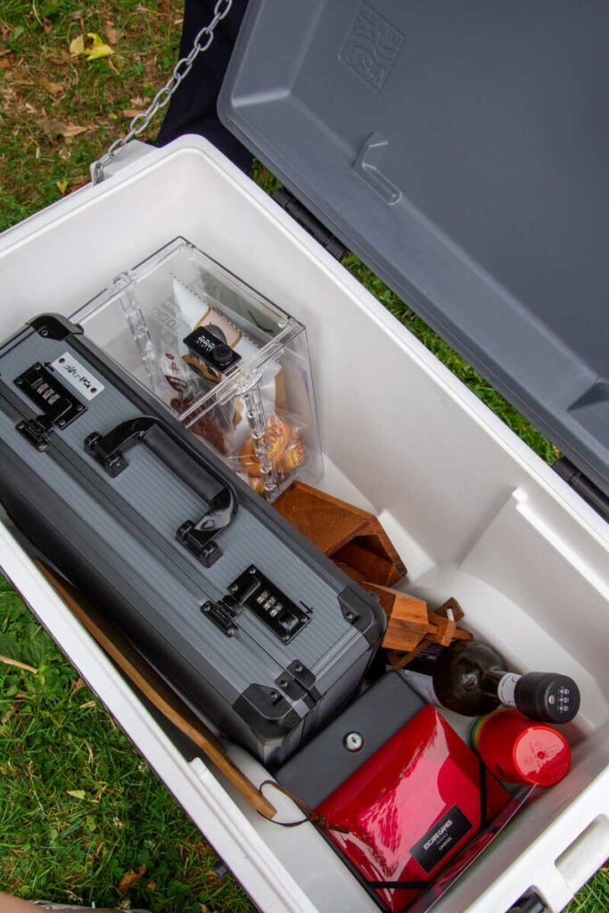 L'intérieur de la galière remplie de produits locaux dans le jeux Escape Games L'Apéro Limoges