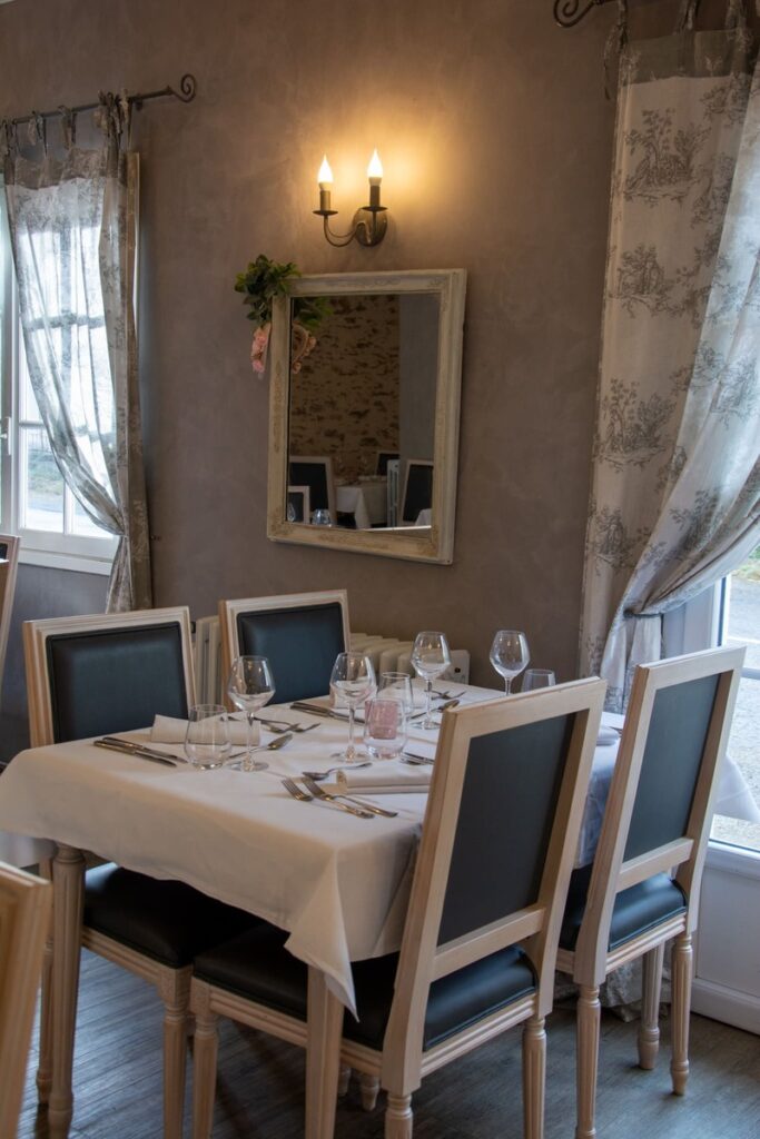 La décoration du restaurant L'instant Gourmand à Saint-Maurice-les-Brousses à 20 minutes de Limoges