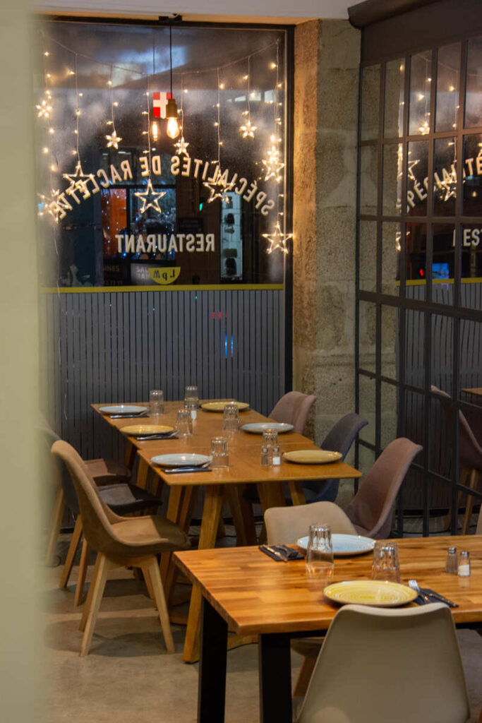 La décoration chaleureuse du restaurant La Petite Meule à Limoges