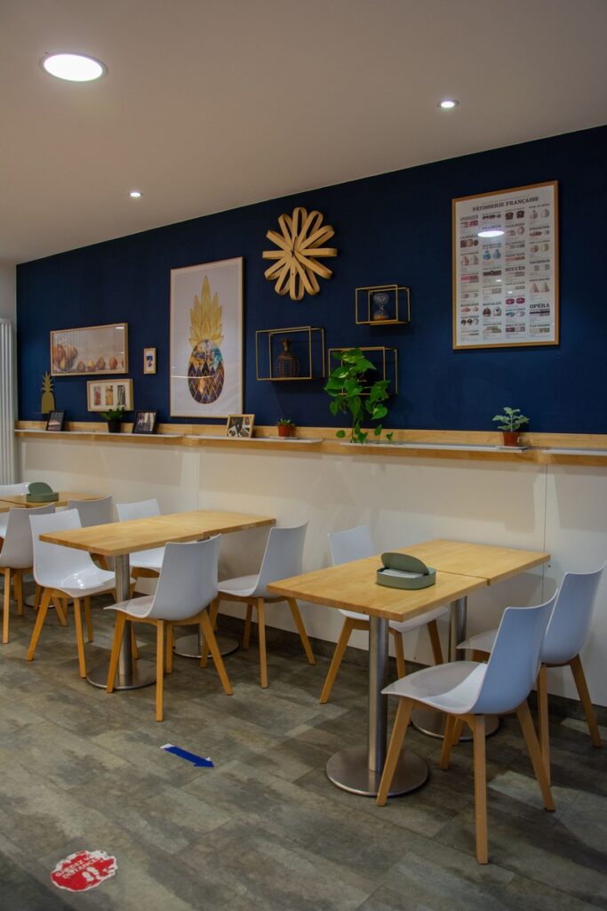 La décoration du salon de thé de la boulangerie Renard à Saint-Yrieix-La-Perche