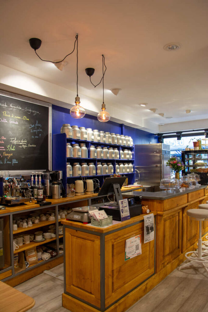 La sélection de thés et le bar du salon de thé et pâtisserie Marie-Henriette à Limoges