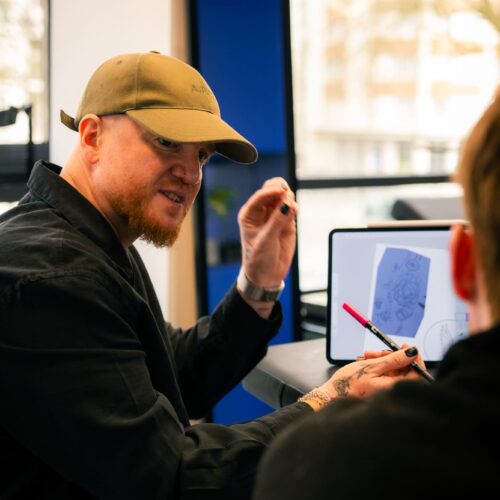 La préparation d'un tatouage chez La Belle Vie, à Rennes