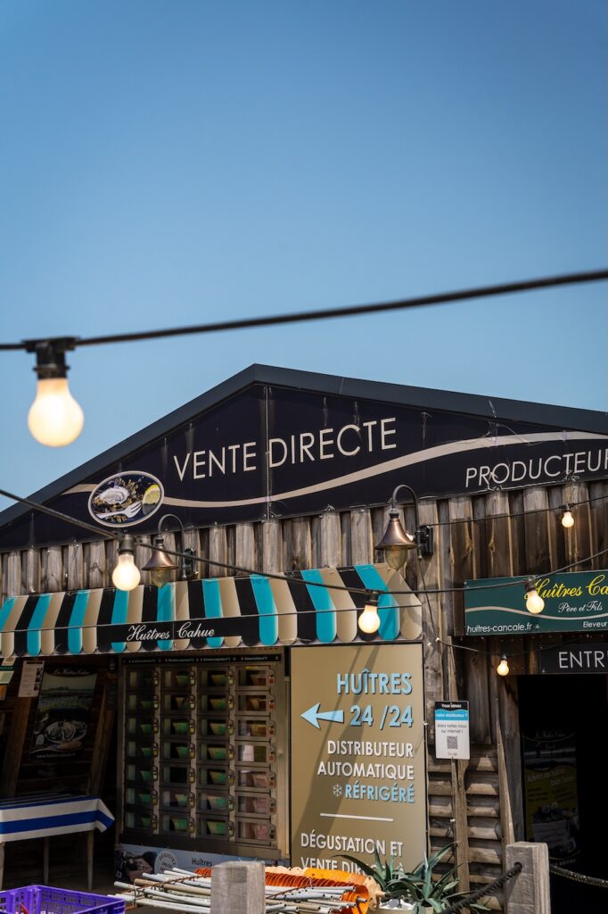 Devanture de La Cahute, à Cancale