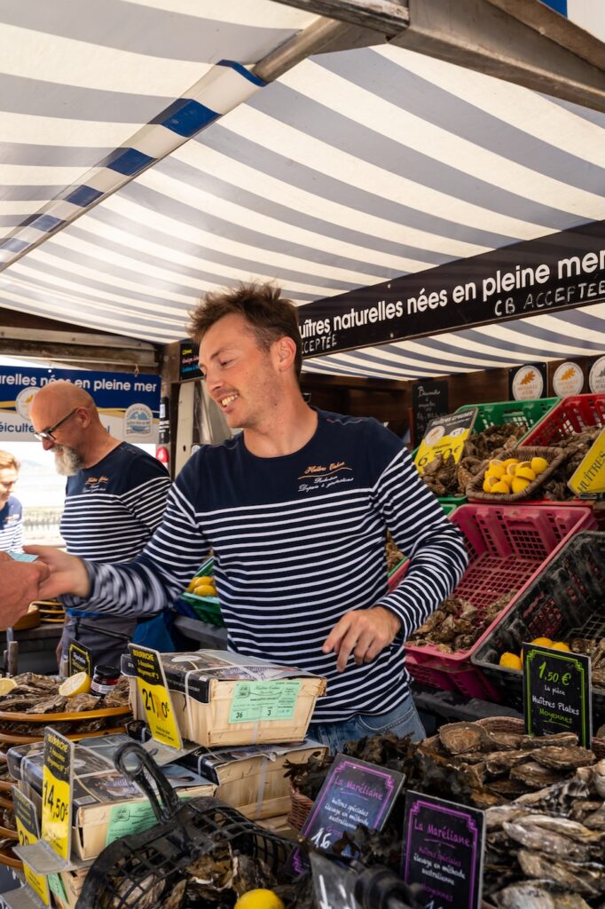 La famille Cahue, ostréiculteurs et propriétaires de La Cahute, à Cancale