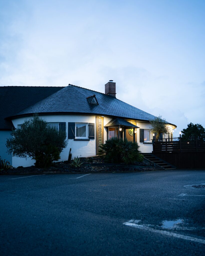 L'extérieur du restaurant La Degustazione à Plougastel-Daoulas