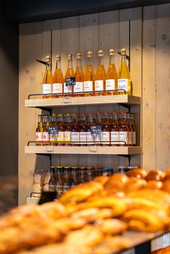 Des produits locaux proposés à la vente chez La Maison du Pain, à Saint-Malo