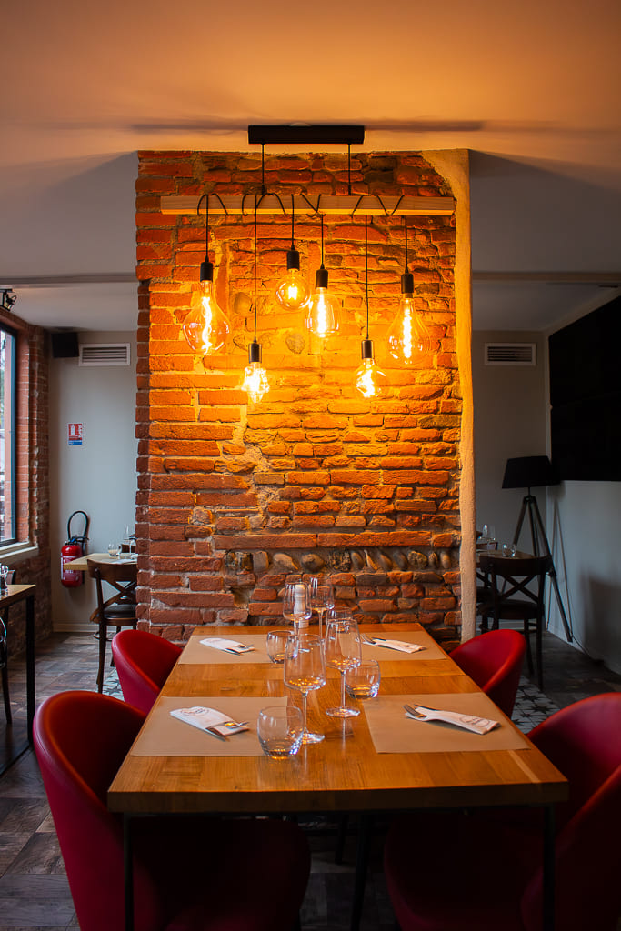 lustre et brique la table démile et Fernand toulouse