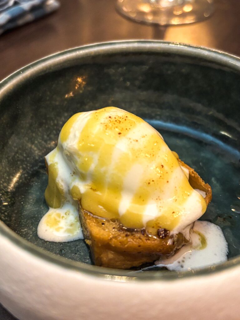 Un délicieux dessert au restaurant la table des poètes à Montpellier