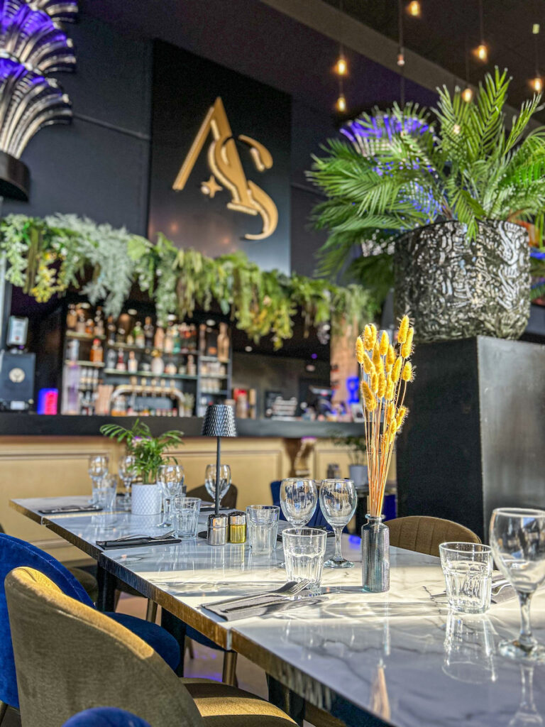 Le bar de L'accès Soir à Caen