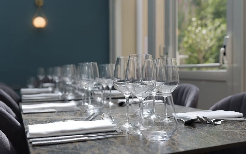 table du restaurant la croix d'or au faouet