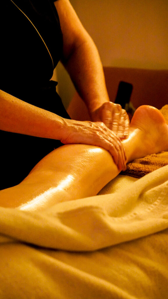 Le massage du corps de La Loge bien-être à Mondeville