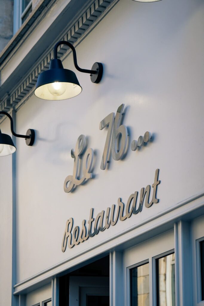 Devanture du restaurant le 76 à Besançon