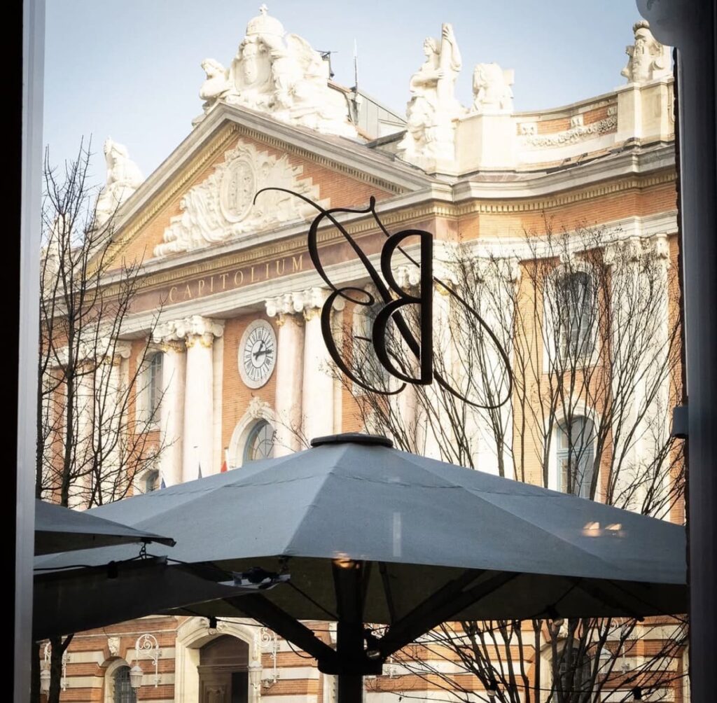logo le bibent avec vue sur le capitole, le bibent à Toulouse
