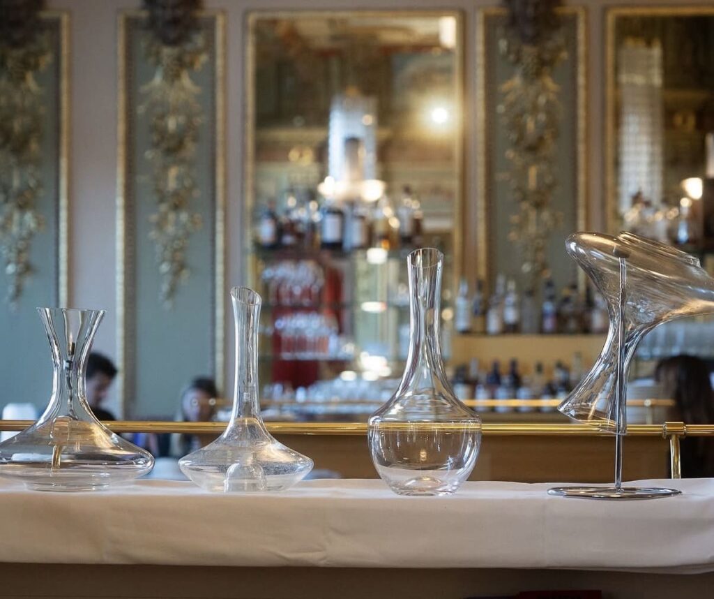 carafe pour le vin et ornement le bibent à Toulouse