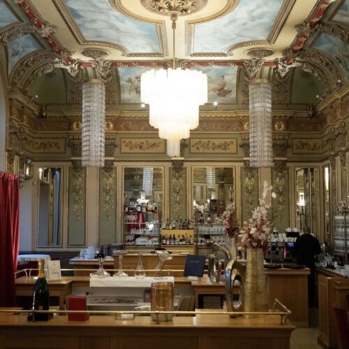 restaurant avec lustre et ornement le bibent à Toulouse