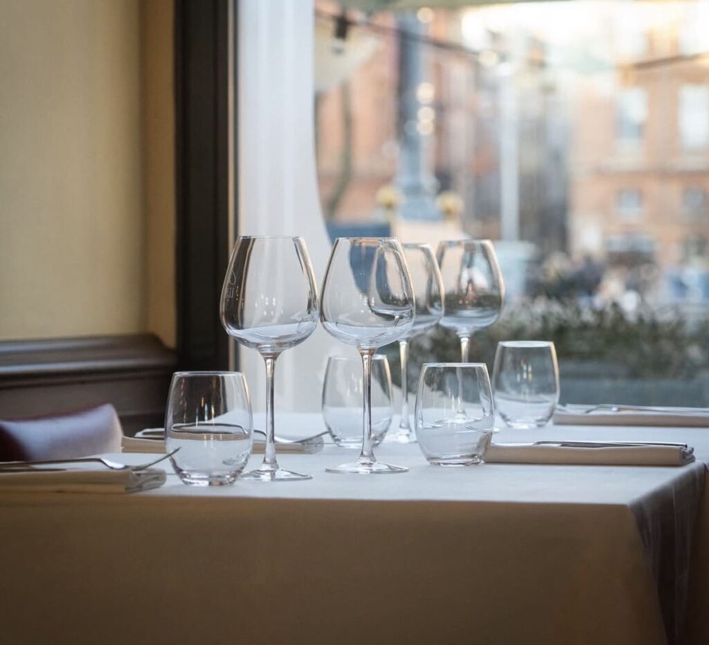 table et verre le bibent à Toulouse