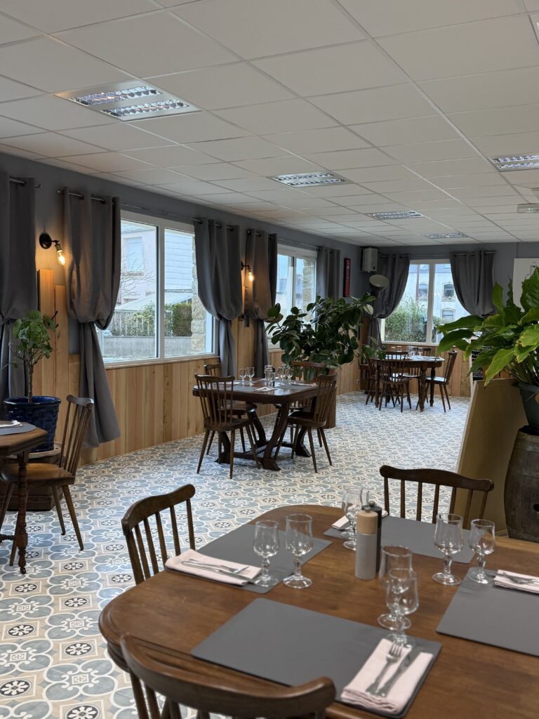 La salle du restaurant Le Bout du Monde à Lanvéoc