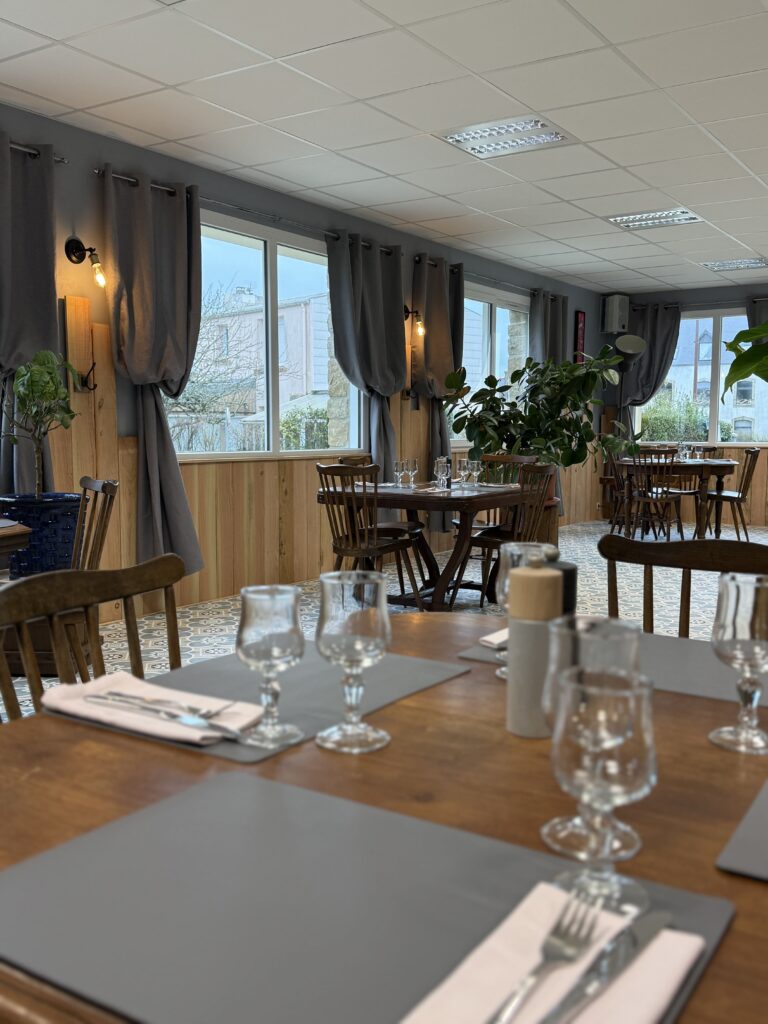 La salle du restaurant Le Bout du Monde à Lanvéoc