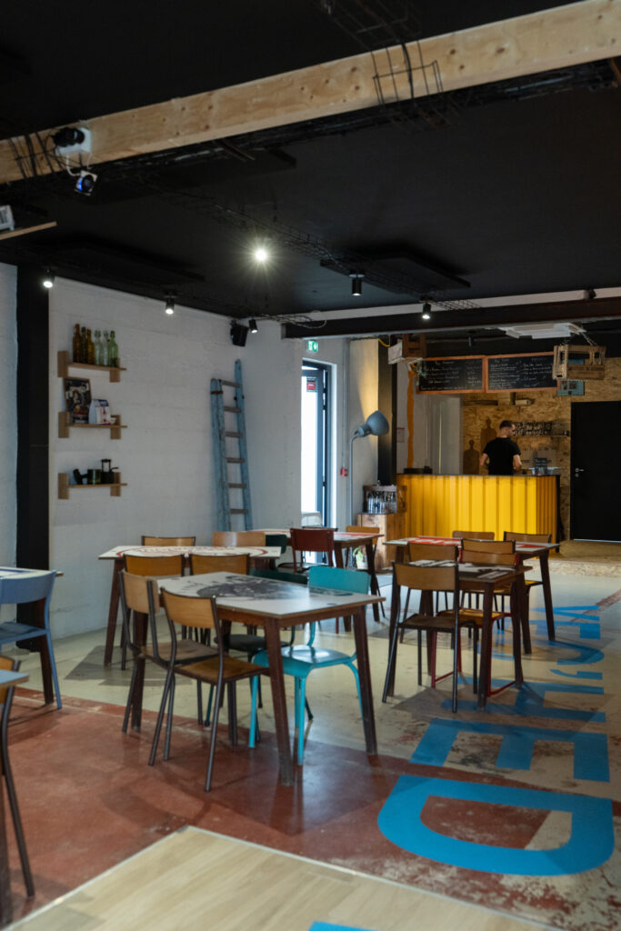 La salle du restaurant Le Hangar au Relecq-Kerhuon