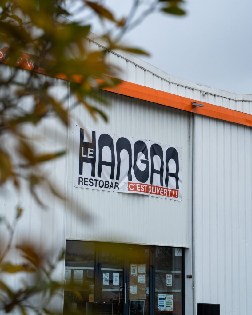L'extérieur du restaurant Le Hangar au Relecq-Kerhuon