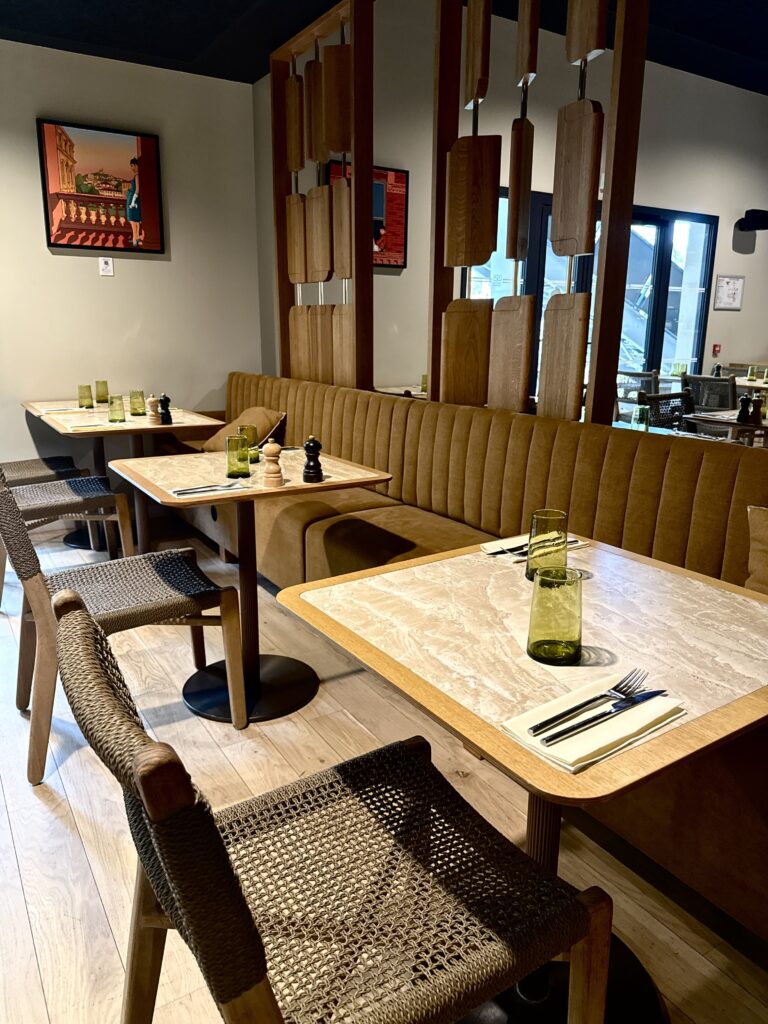 Salle principale du restaurant Le patio