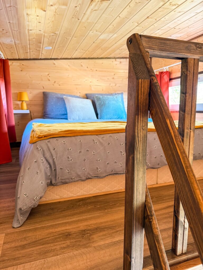 Chambre de le tiny house du Jardin d'Emilie