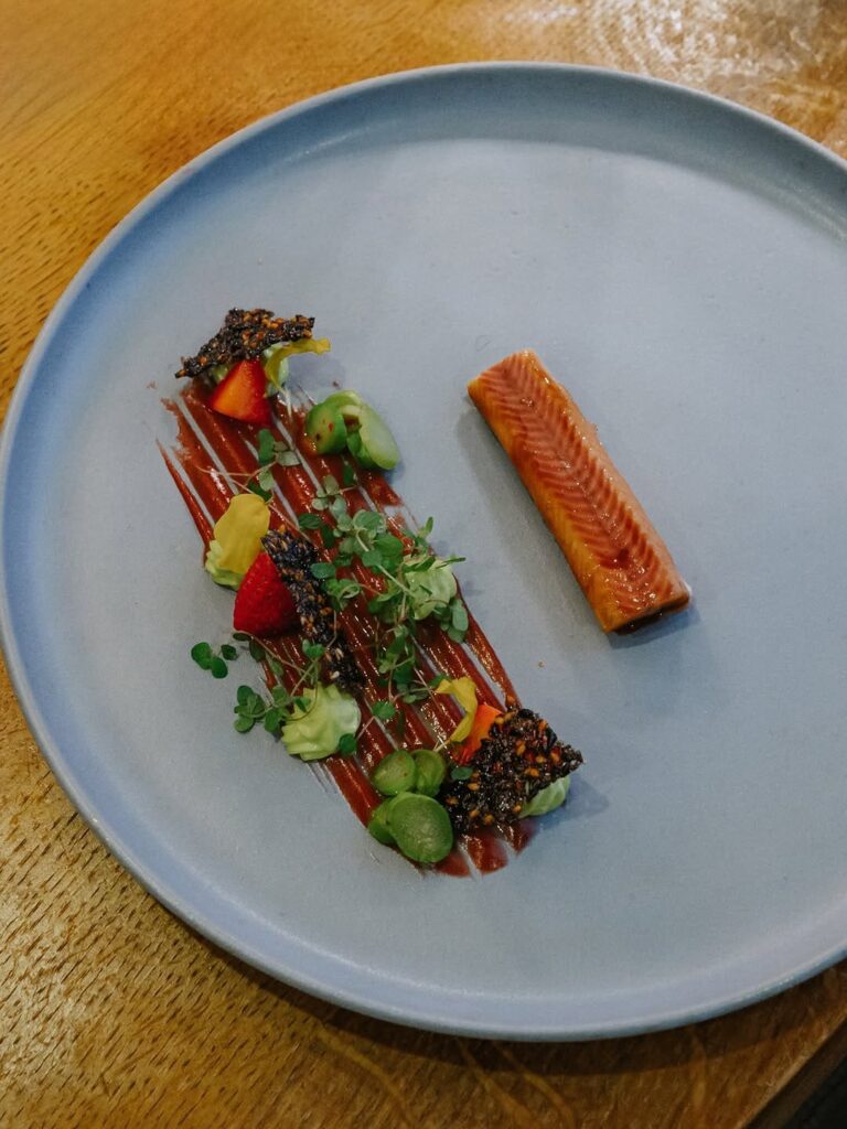 Assiette de restaurant de type cuisine française à Tarbes, près de Pau.