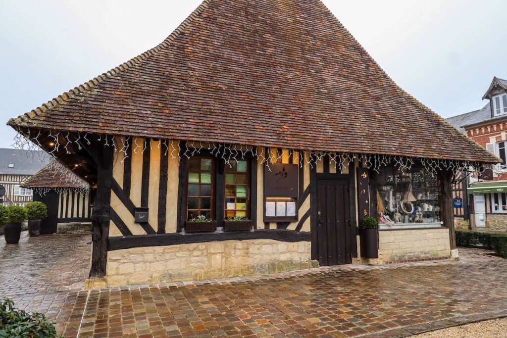 L'exterieur du Pavé d'Auge à Beuvron en Auge