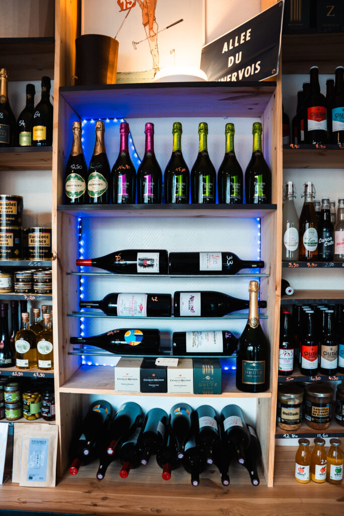 Le coin de l'épicerie fine, chez Les Canailles du Midi, à Bordeaux Chartrons