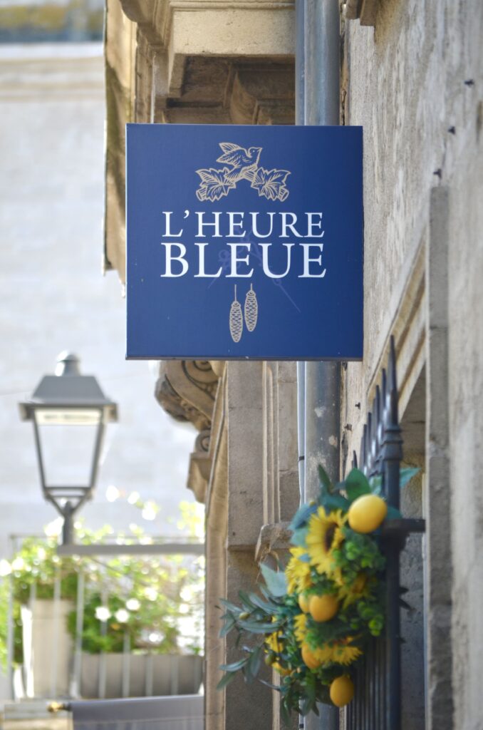La devanture du restaurant l'Heure Bleue
