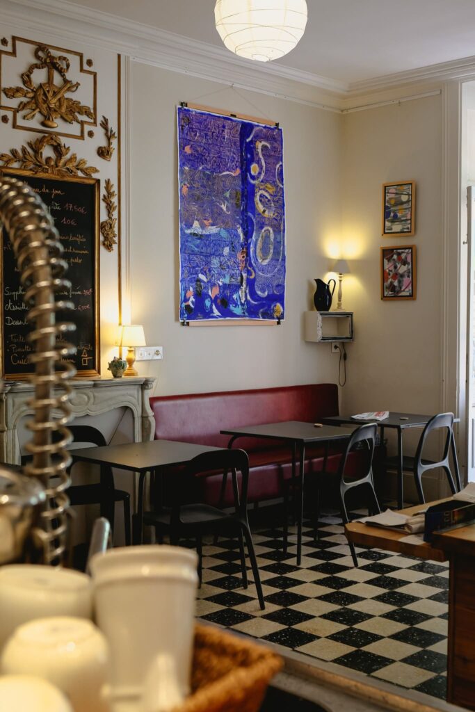 Salle intérieur pour le repas de L'Îlot à Ornans